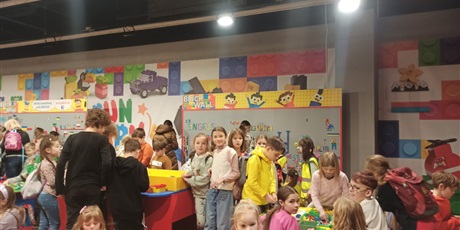 Powiększ grafikę: Dzieci na Wystawie Lego w Galerii Metropolia.