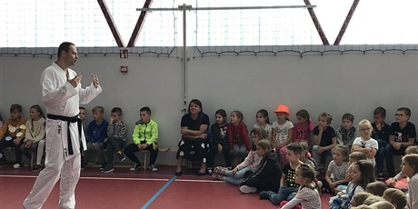 Powiększ grafikę: 16.09.2019 Pokaz karate